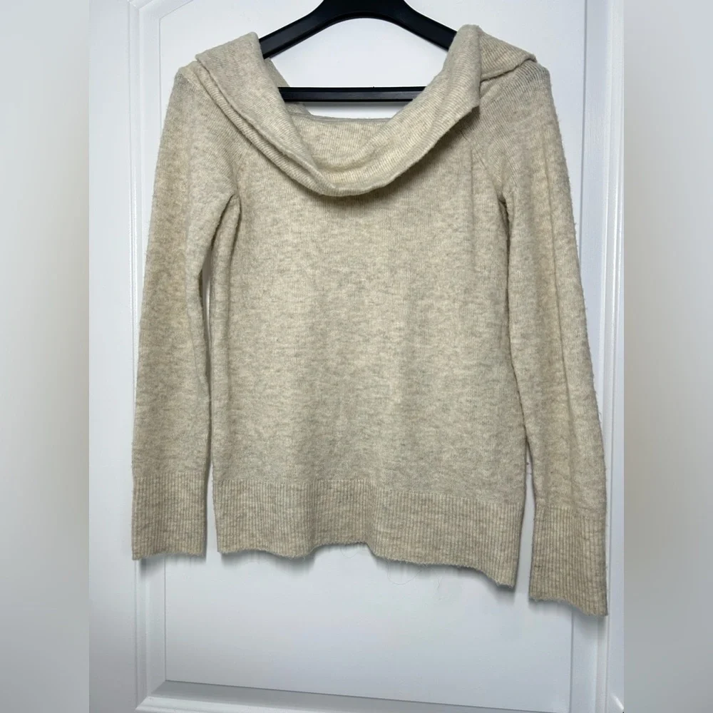 Abercrombie & Fitch Cream Off The Shoulder Cream Sweater size XS 90s chic - Picture 10 of 11